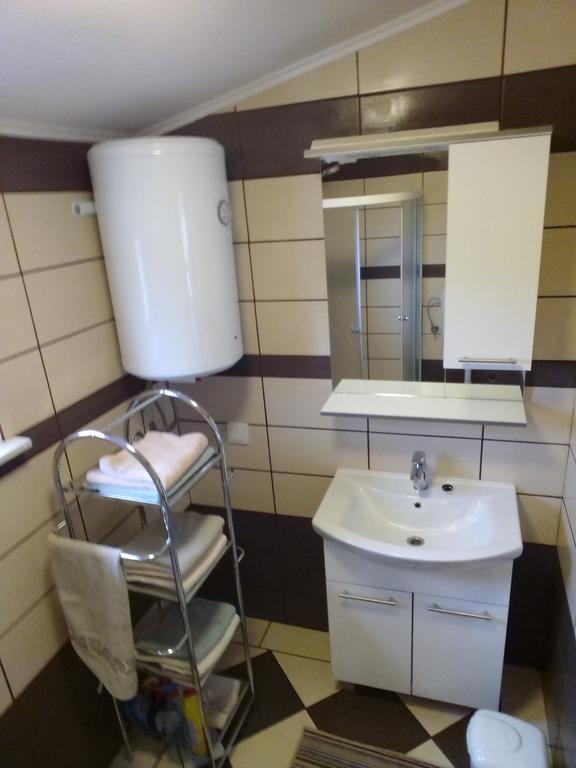 Tomek Apartment Вир Экстерьер фото