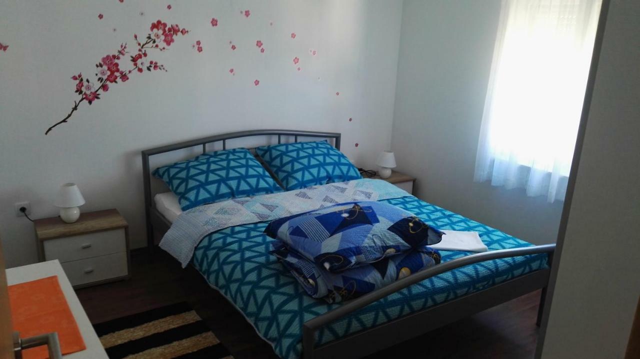 Tomek Apartment Вир Экстерьер фото