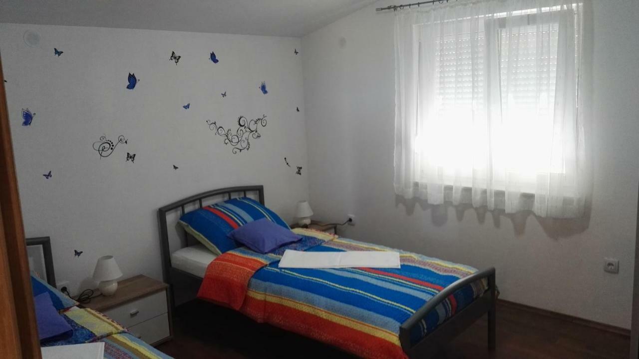 Tomek Apartment Вир Экстерьер фото