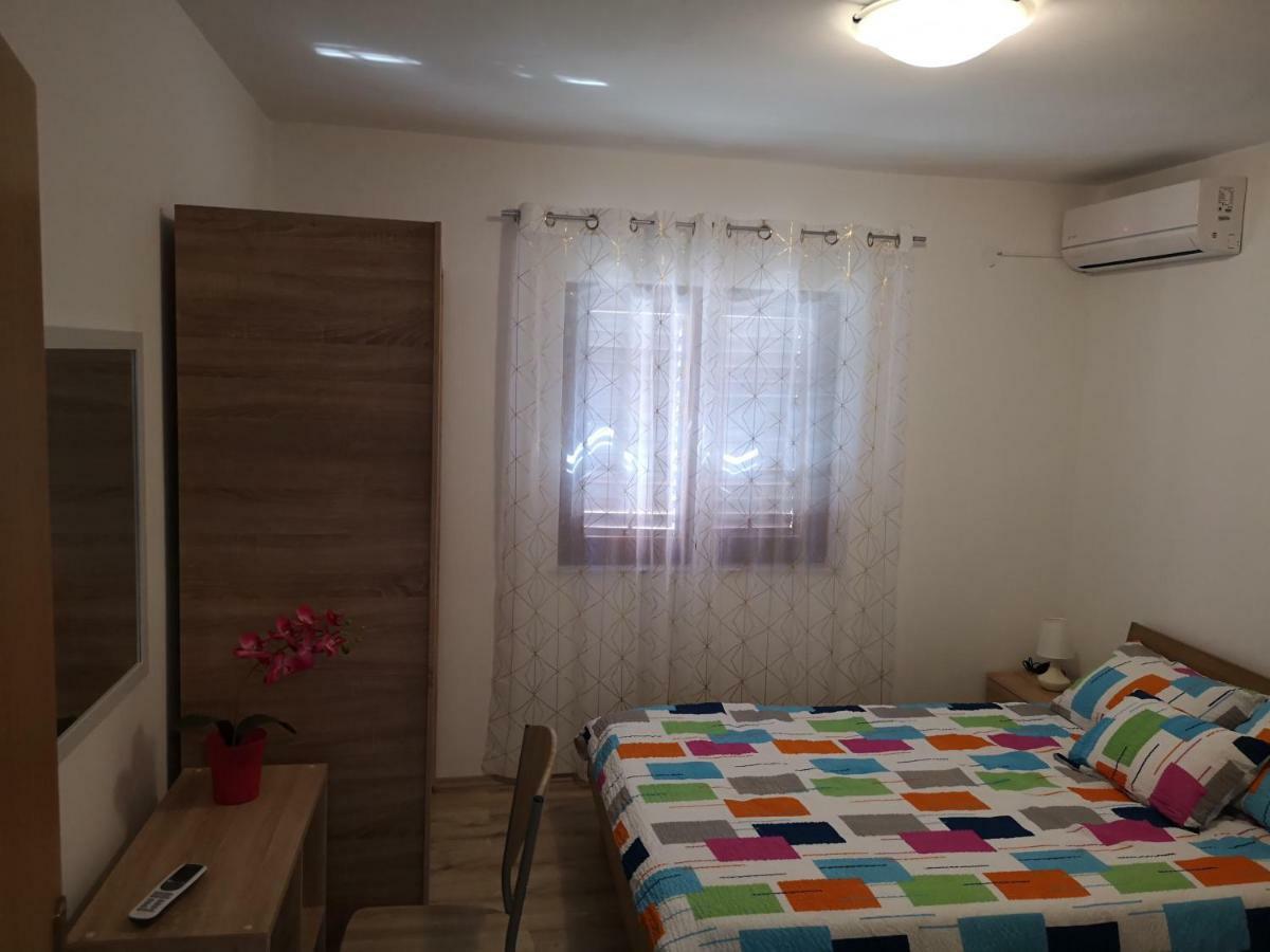 Tomek Apartment Вир Экстерьер фото