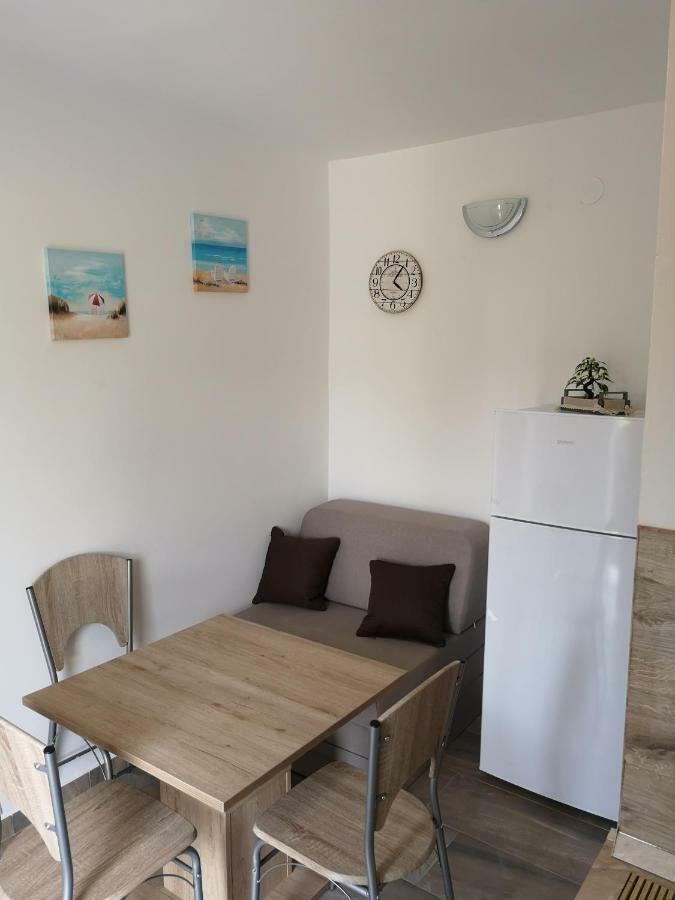 Tomek Apartment Вир Экстерьер фото