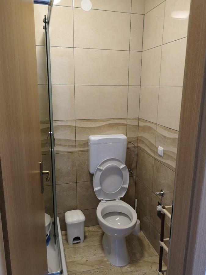 Tomek Apartment Вир Экстерьер фото