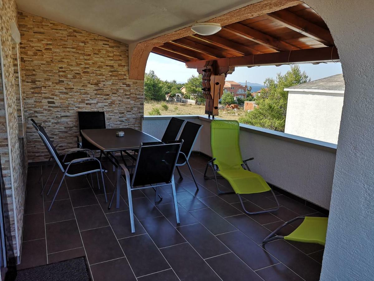 Tomek Apartment Вир Экстерьер фото